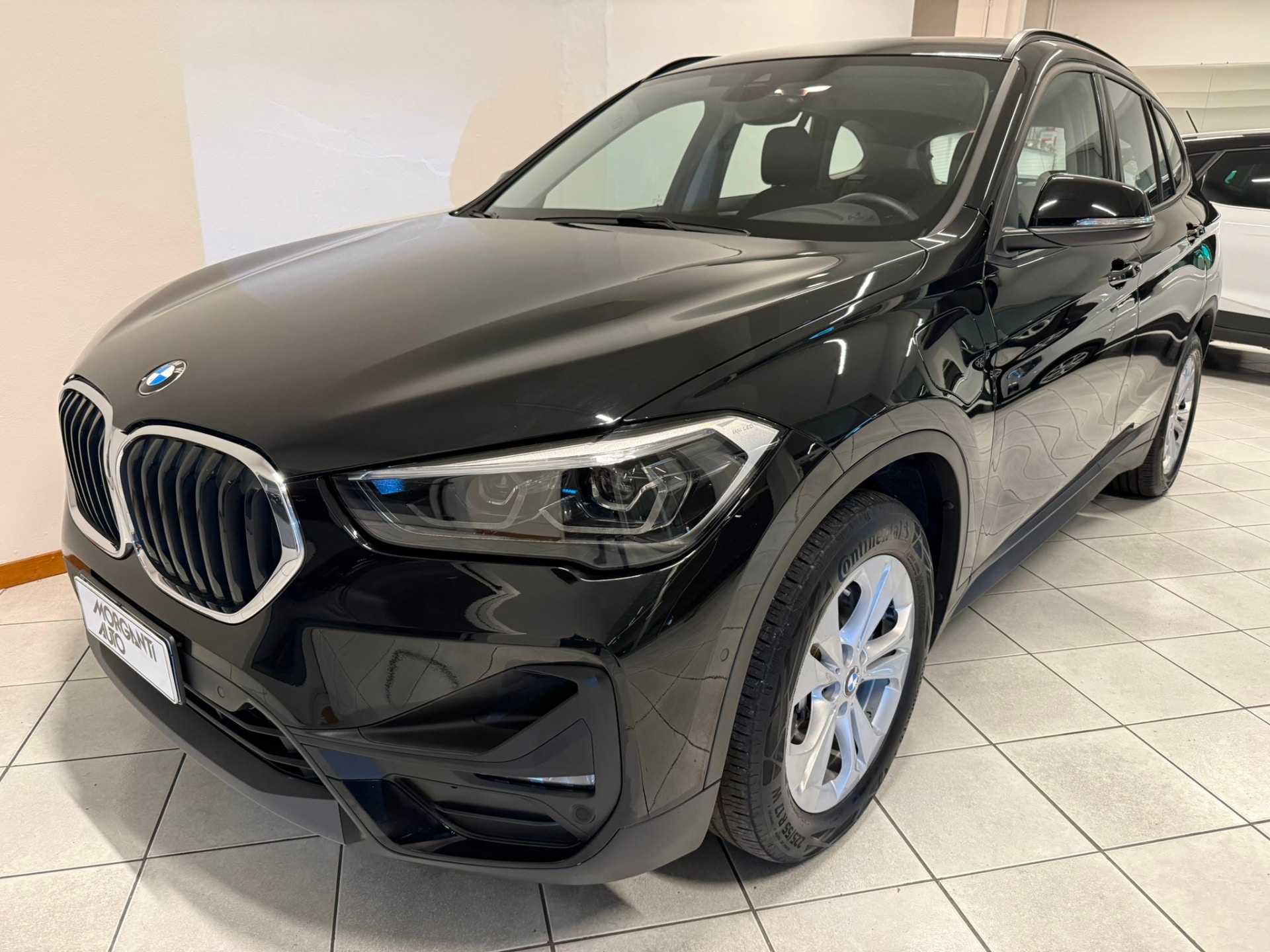 BMW X1            (F48)